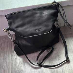 Margot Black Shoulder Bag Sleek Design